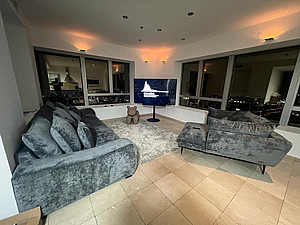 עמוד נייד למסכים עד “65 שחור/לבן עמוד נייד למסכים עד “65 שחור/לבן